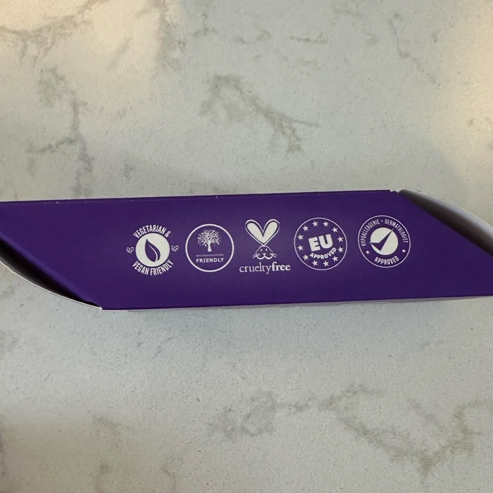 The Original MakeUp Eraser In Queen Purple, Reusable FULL SIZE‎ NEW WITH BOX - Picture 2 of 4